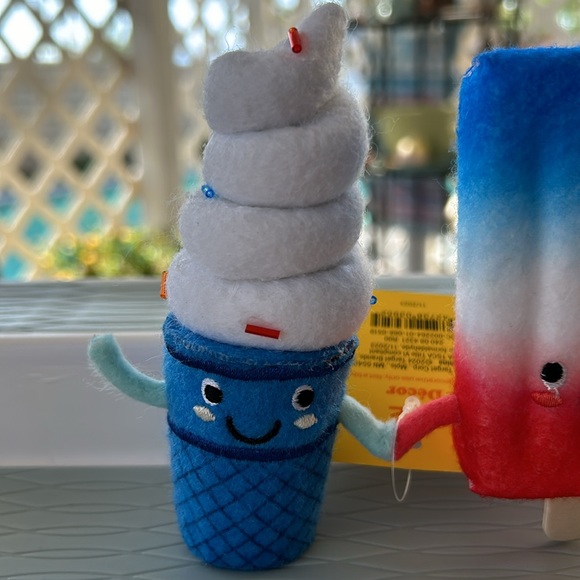 Sun Squad Decor Felt Ice Cream Cone 🍦 & Ice Cream Figures with Tag Target 🎯 - Picture 4 of 7